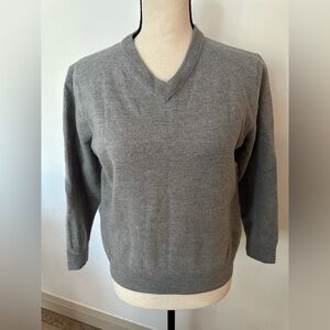Mark Law 100% extra fine Merino wool grey sweater v neck size L fits  like S